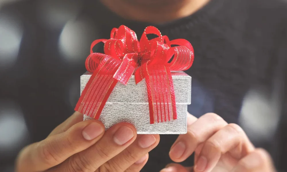 10-unique-novelty-gifts-for-men-in-2025
